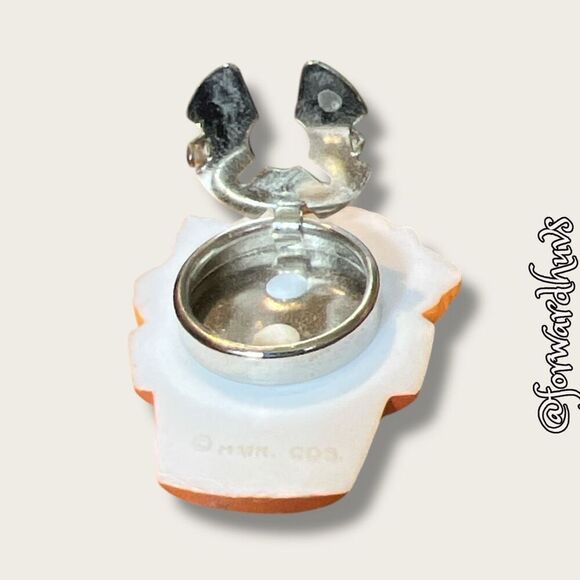 Set of Four Vintage Button Covers – Floral Pot Design - Picture 6 of 10